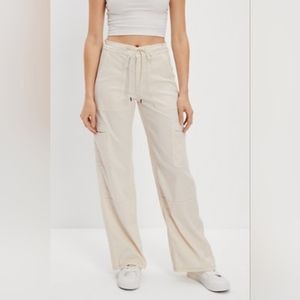 American Eagle Dreamy Drape Stretch Super High-Waisted Baggy Wide-Leg Cargo Pant